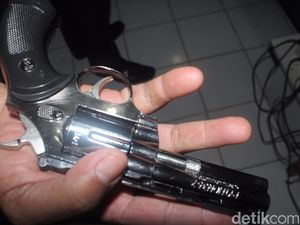 Di Karawang, 2 Polwan Lumpuhkan 2 Pemalak Bersenpi