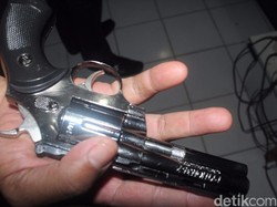 Di Karawang, 2 Polwan Lumpuhkan 2 Pemalak Bersenpi