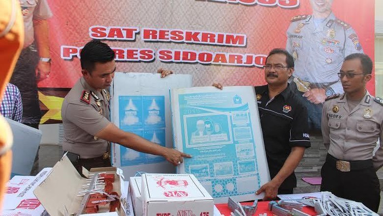 Bahan Baku Pembuat Antena Berlafadz Arab dan Bergambar Salib Diamankan Bahan Baku Pembuat Antena Berlafadz Arab dan Bergambar Salib Diamankan