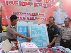 Bahan Baku Pembuat Antena Berlafadz Arab dan Bergambar Salib Diamankan