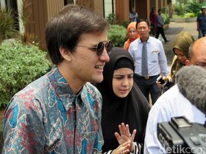 Lagi, Risty Tagor Tolak Berjabat Tangan dengan Stuart Collin Lagi, Risty Tagor Tolak Berjabat Tangan dengan Stuart Collin