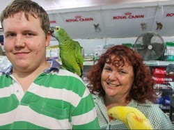 Ibu ini Beli Toko agar Anaknya yang Berkebutuhan Khusus Bisa Bekerja