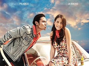 Aach... Aku Jatuh Cinta: Kacau, Lebay, Indah Aach... Aku Jatuh Cinta: Kacau, Lebay, Indah