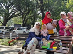 Mamah Muda di Bandung Kini Punya Gaya Hidup Baru, Kongkow Siang di Taman