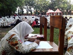 1.050 Pelajar Lukis Sketsa Bertema Majapahit