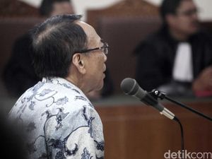 Jero Wacik Jalani Sidang Pleidoi Jero Wacik Jalani Sidang Pleidoi