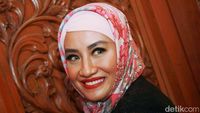 Diseret Kasus Prostitusi, Shinta Bachir Tetap Tersenyum