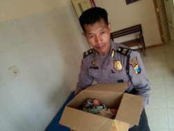 Sesosok Bayi Ditemukan Membiru di Pos Kamling