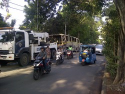 Bus TransJ yang Terbakar di Latuharhary Dievakuasi ke Pool Kramat Jati