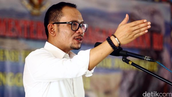 Menaker Bekali Sertifikasi Siswa Hadapi MEA