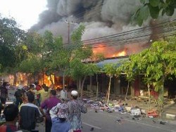 Puluhan Kios Busana Pasar Sadangdang Pamekasan Ludes Terbakar