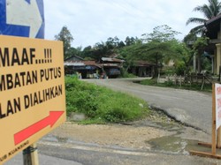 JPO Pasar Minggu Ambruk, 6 Orang Terjepit