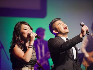 Shili & Adi Sukses Konser Tunggal di Singapura
