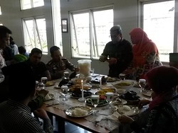Aher Salat Jumat dan Makan Siang Bersama Warga Eks Gafatar