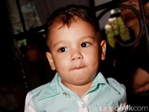 Putra Titi Kamal dan Christian Sugiono Imut Berlesung Pipit