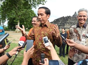 Saat Jokowi dan para Menteri Menikmati Borobudur Saat Jokowi dan para Menteri Menikmati Borobudur