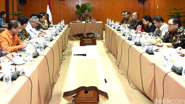 Jokowi Rapat Terbatas Bahas Borobudur