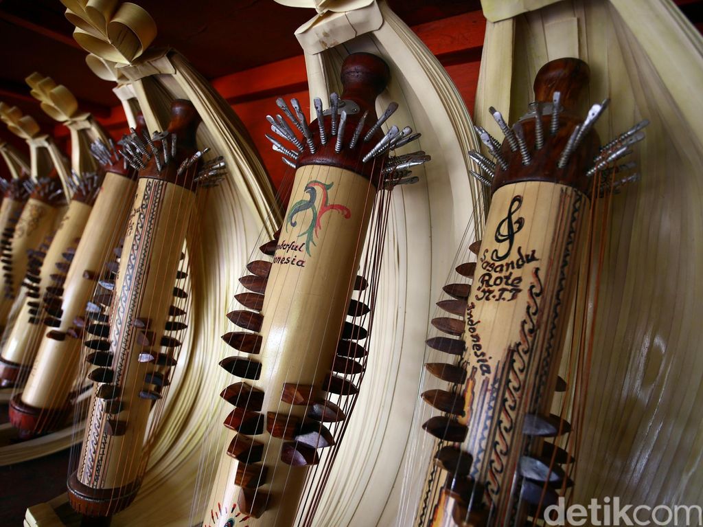 Sejarah Alat Musik Sasando dari Pulau Rote dan Cara Memainkannya Sejarah Alat Musik Sasando dari Pulau Rote dan Cara Memainkannya