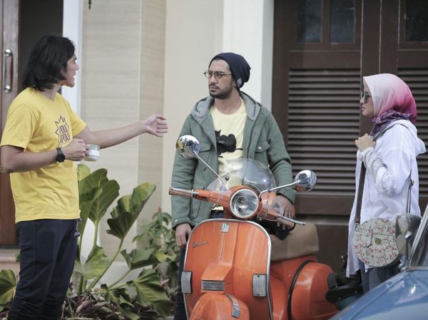 Bella, Pilih Vino G Bastian atau Reza Rahadian?