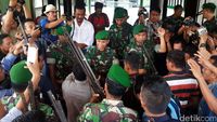 Suku Anak Dalam Serahkan Senjata Api ke Korem 042 Gapu