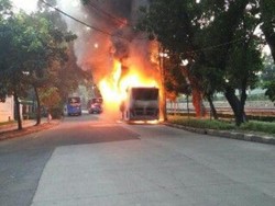 Bus TransJakarta Terbakar di Latuharhary