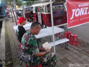 Kisah di Balik Warteg Joni Abadi yang Gratiskan Pembaca 2 Juz Al Quran