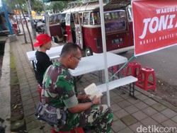 Kisah di Balik Warteg Joni Abadi yang Gratiskan Pembaca 2 Juz Al Quran