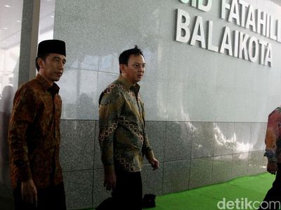 Jokowi Resmikan Masjid Fatahillah di Balai Kota