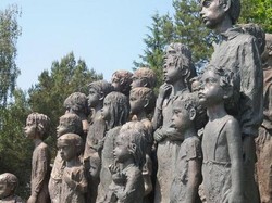 Kenapa Patung Bocah di Praha Ini Mukanya Bersedih?