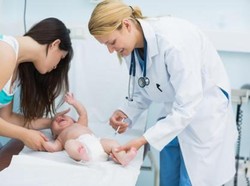 Jangan Khawatir, Lakukan Ini Jika Anak Demam Pasca Imunisasi DPT