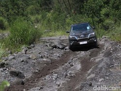 Fortuner, Hitam, Matik dan Diesel Paling Laris