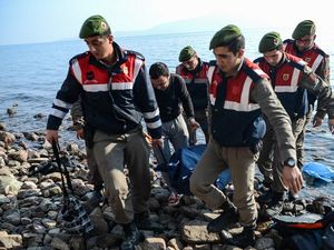 4 Mayat Imigran Ditemukan di Pantai Spanyol, 21 Lainnya Masih Hilang 4 Mayat Imigran Ditemukan di Pantai Spanyol, 21 Lainnya Masih Hilang