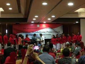 Sigap Saat Teror Thamrin, AKBP Untung Diberi Penghargaan Oleh Hendropriyono Sigap Saat Teror Thamrin, AKBP Untung Diberi Penghargaan Oleh Hendropriyono