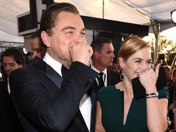 Kemesraan DiCaprio-Kate Winslet di SAG Awards 2016 yang Bikin Gemes