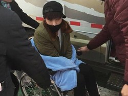 Kecelakaan Syuting di Tiongkok, Lay EXO Mendarat di Korea dengan Kursi Roda