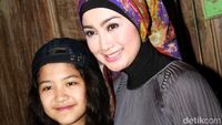 Desy Ratnasari dan Putrinya yang Beranjak Remaja