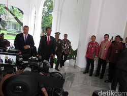 Diiringi Hujan, PM Hungaria Temui Presiden Jokowi di Istana Merdeka