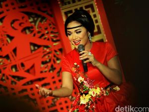 Penampilan Krisdayanti Sambut Imlek