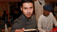 Mau Dibuatin Kopi Sama Chicco Jerikho?