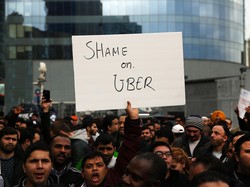 Tarif Dipangkas, Sopir Uber Demo