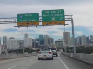 Wanita Ini Tegur Polisi yang Melebihi Batas Kecepatan di Tol