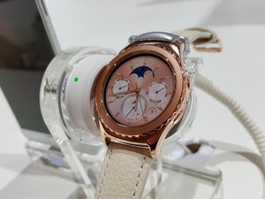 Samsung Genjot Pemesanan Gear S2 Edisi Emas 18K Samsung Genjot Pemesanan Gear S2 Edisi Emas 18K