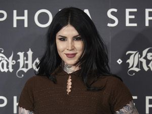 Kat Von D dan Kosmetik Too Faced Kerjasama Rilis Makeup Kat Von D dan Kosmetik Too Faced Kerjasama Rilis Makeup