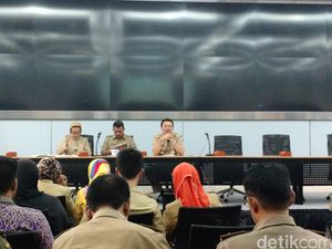 Canda Ahok Tentang Air Putih dari Istri dan Sianida