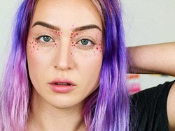 Bintik Freckle Warna-warni di Wajah Jadi Tren Kecantikan di Instagram