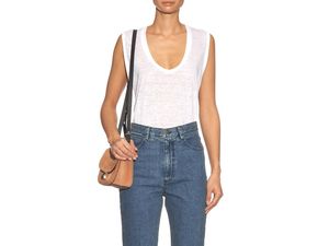 Bukan Dekorasi, Ini Fungsi Penting Kancing Kecil di Kantung Celana Jeans