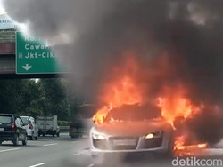 Mobil Terbakar di Kebayoran Baru
