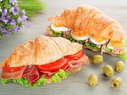 Croissant dengan Isian Gurih Padat Enak Buat Makan Malam