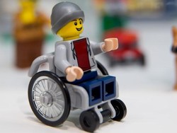 Figur Mainan dengan Kursi Roda, Wujud Penghargaan pada Penyandang Disabilitas