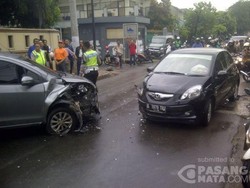 3 Mobil Kecelakaan Beruntun di Pondok Kelapa, Arah Kalimalang Macet Parah